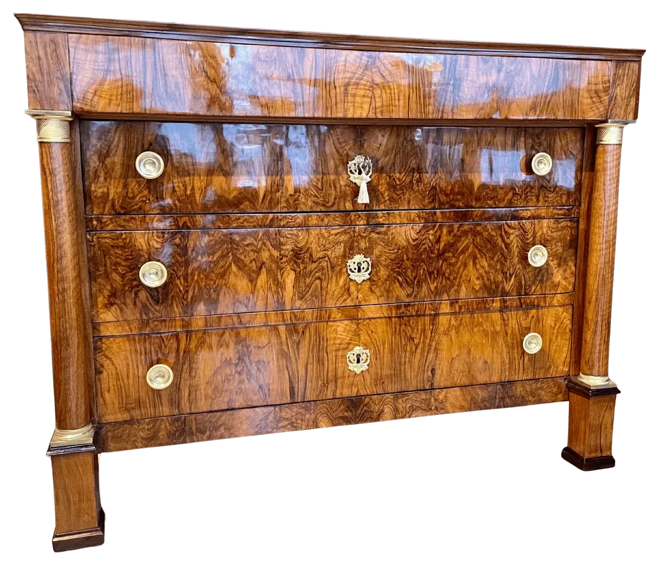 Redonner vie au mobilier ancien, dans le respect de son histoire, Atelier L'Amarante